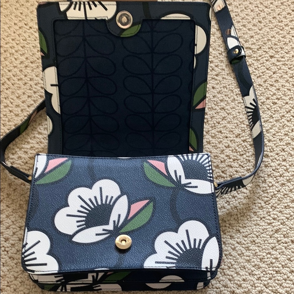 ποΈ Orla Kiely Rare Passion Flower crossbody bag almost new - Picture 2 of 4